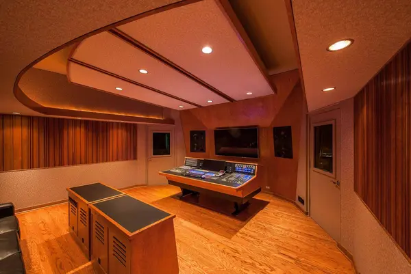 Bennett recording studio by Brett Acoustics