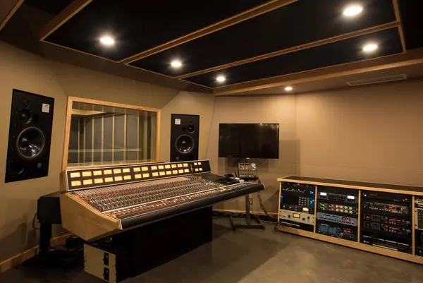 Murray recording studio by Brett Acoustics